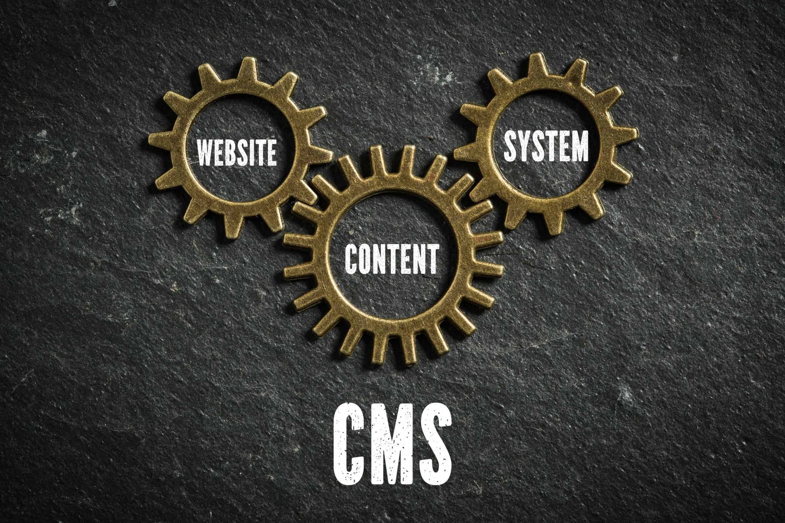 Bestandteile eines CMS verzahnte Zahnräder mit der Aufschrift: "Website", "Content", "System" und der Bildunterschrift "CMS"