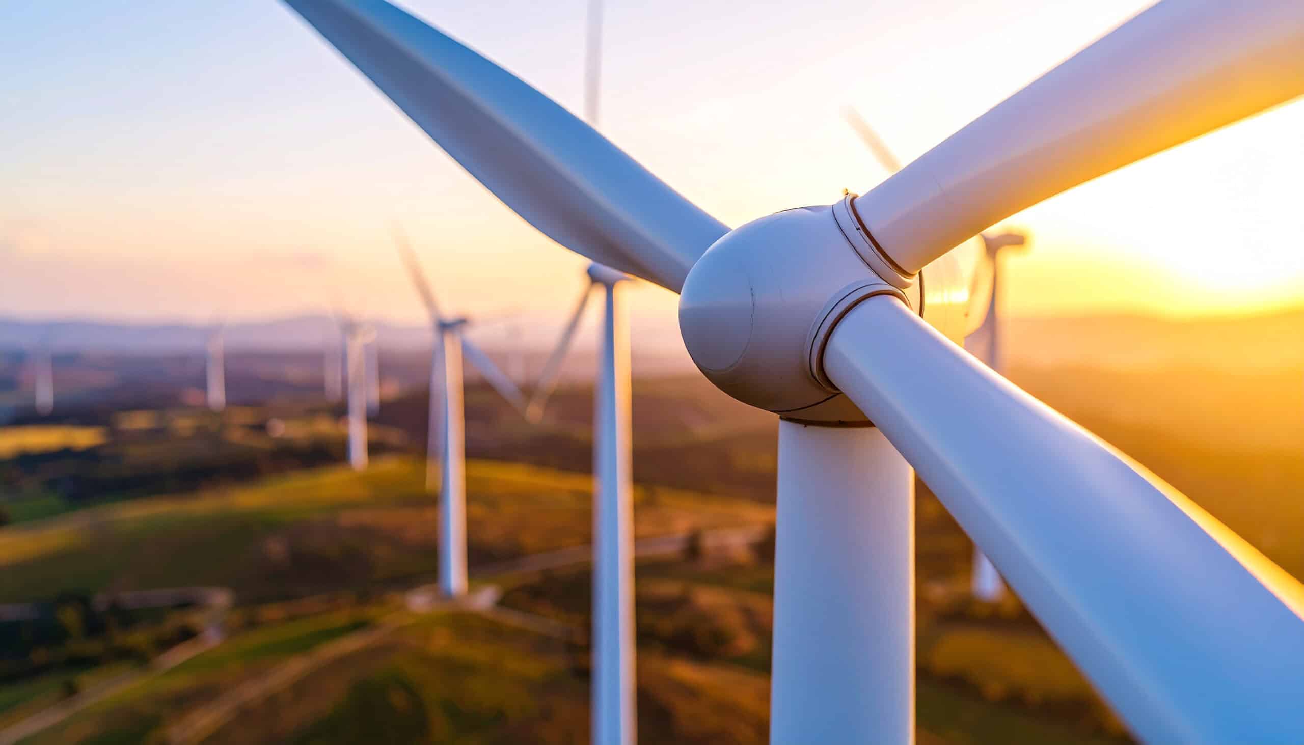 Wenn Höhe, Wind und Sicherheit auf Technische Dokumentation treffen: Windenergieanlagen professionell erklärt